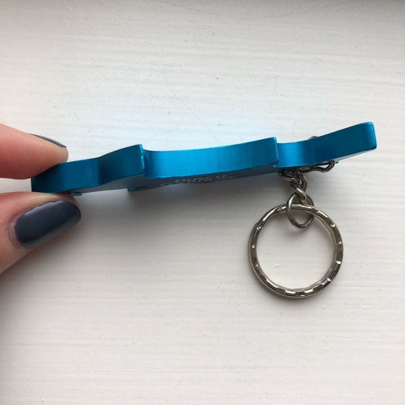 Vintage Busch Gardens shark bottle opener keychain - Picture 3 of 6